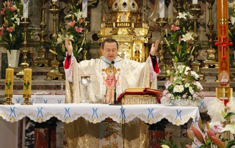 madonna greca vescovo mani alzate ok