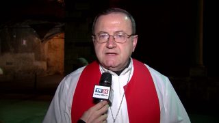 Il vescovo Ghizzoni presenzia alla Via Crucis