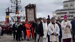 Tanti fedeli alla processione della Madonna Greca