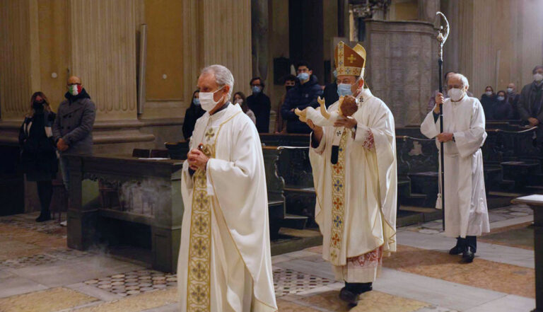 24-12– 2020-ravenna duomo arcivescovo ghizzoni e messa di natale 24-12– 2020-ravenna duomo arcivescovo ghizzoni e messa di natale