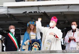 16-05-2021-cervia sposalizio del mare , costumi, sfilata , gente e pescatori , vescovo , anello , nicola bissi del circolo preso anelllo